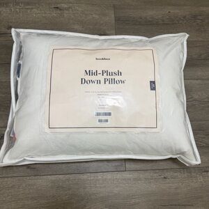 Brooklinen Mid-Plush Down Pillow Canadian Down Hypoallergenic Pillow Standard